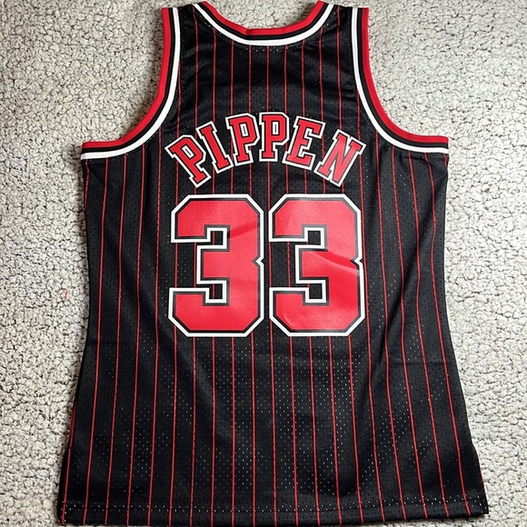 Scottie Pippen Mitchell and Ness Chicago Bulls 1995-96 Swingman Jersey Medium - Picture 3 of 7